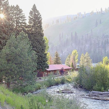 Southfork Lodge - Riverside Inn Lowman エクステリア 写真