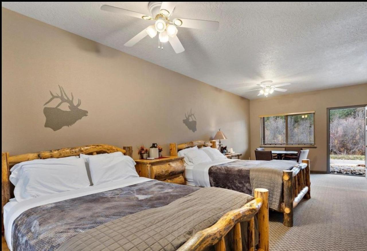 Southfork Lodge - Riverside Inn Lowman エクステリア 写真