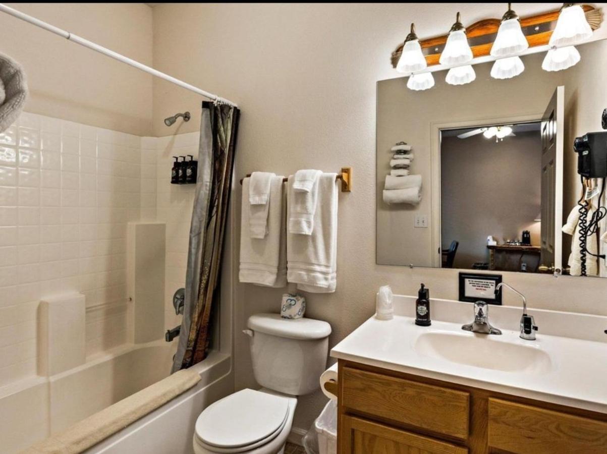 Southfork Lodge - Riverside Inn Lowman エクステリア 写真