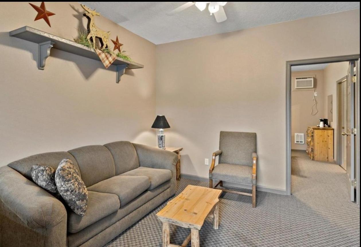 Southfork Lodge - Riverside Inn Lowman エクステリア 写真