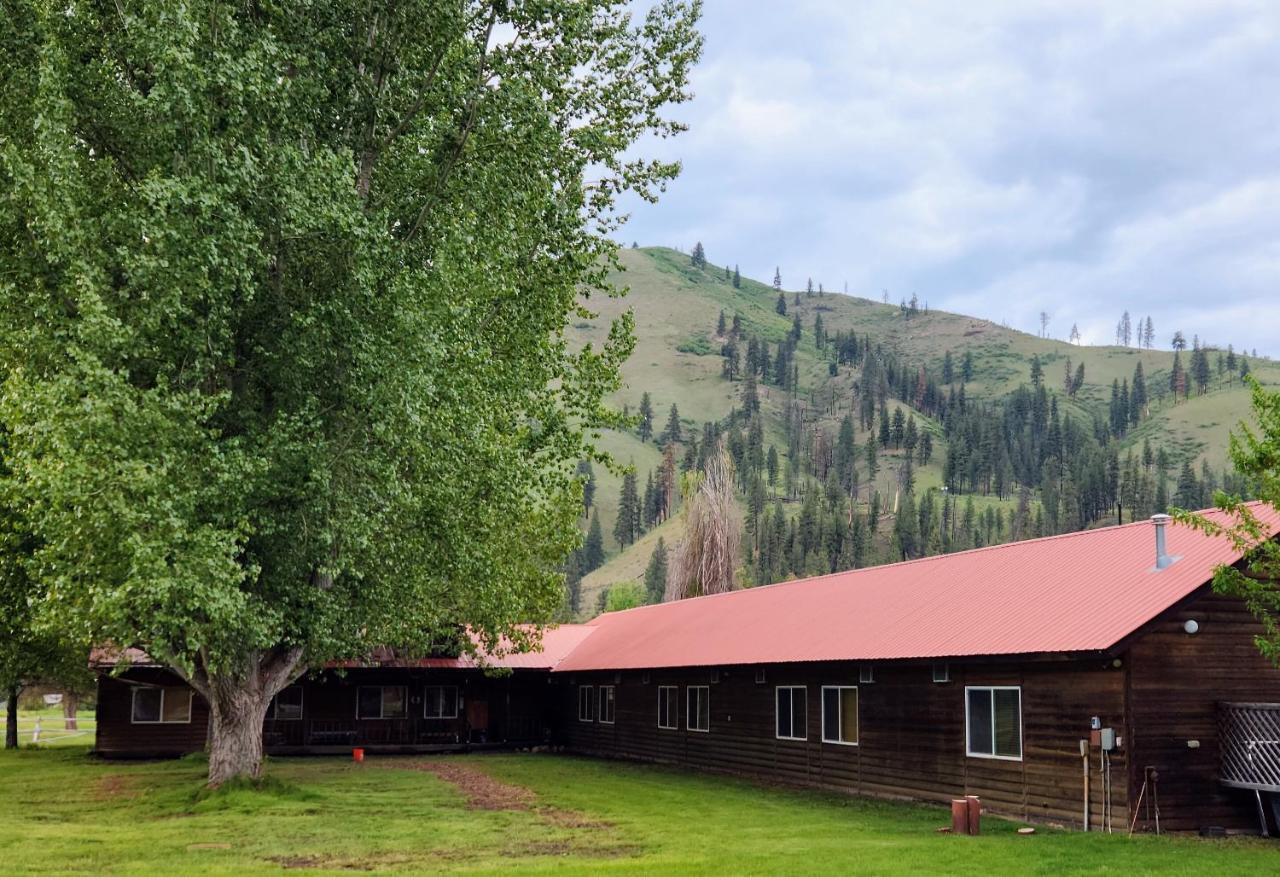 Southfork Lodge - Riverside Inn Lowman エクステリア 写真