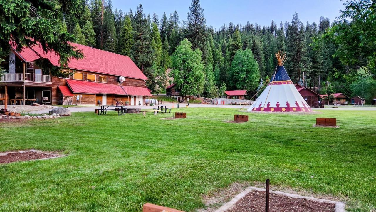 Southfork Lodge - Riverside Inn Lowman エクステリア 写真